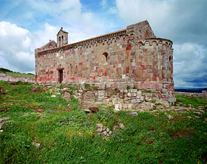 Fordongianus (Oristano), Chiesa di San Lussorio, esterno: prospetto absidale e fianco meridionale